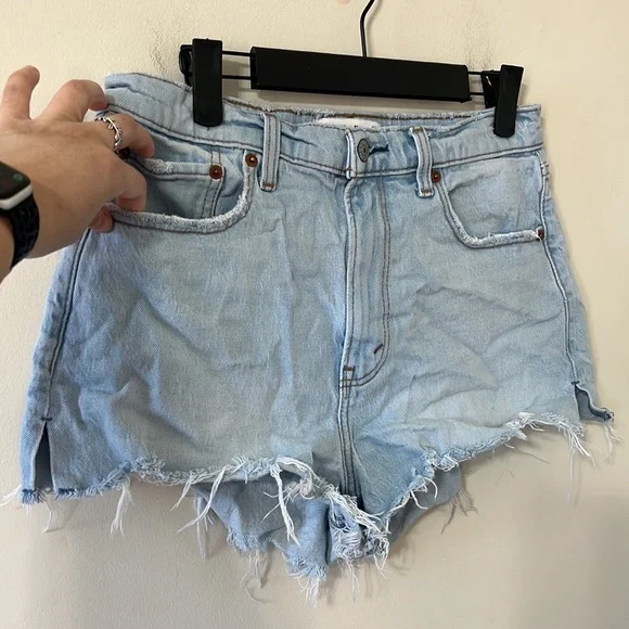 Abercrombie & Fitch The Mom Short High Rise Light Wash Distressed Denim Shorts - Picture 3 of 9